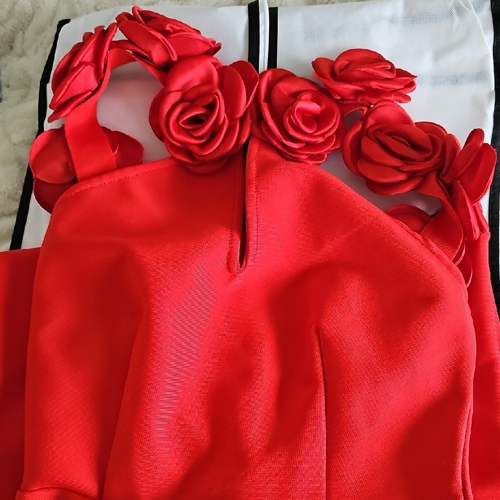 Elegant Red Floral Dress - Picture 7 of 8